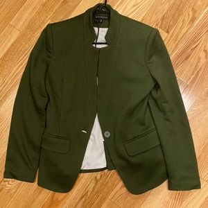 New with tags Gibsonlook Notch Collar blazer! In a great olive green color!